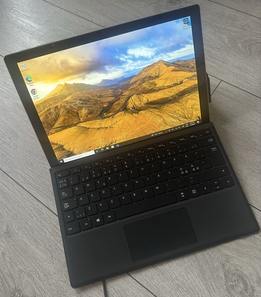 Microsoft Surface Pro 5 LTE (Model 1807) – i5 / 8GB RAM / 256GB SSD!