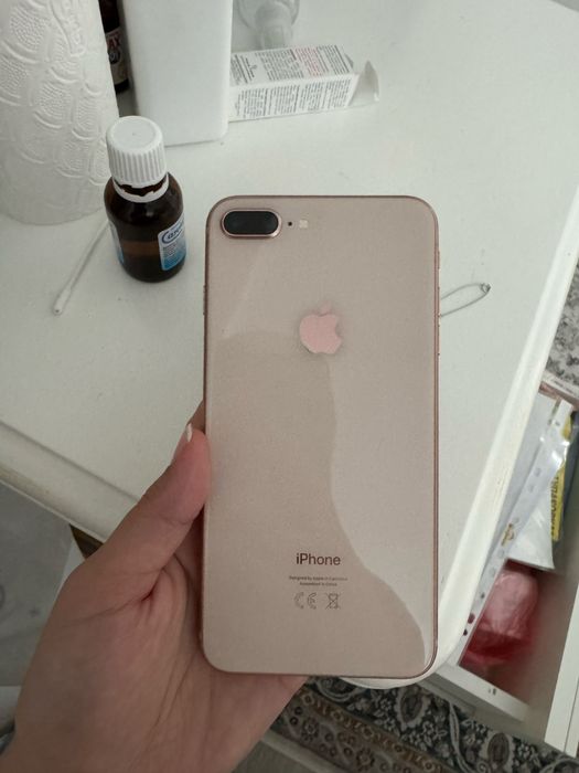 iPhone 8+ розовый