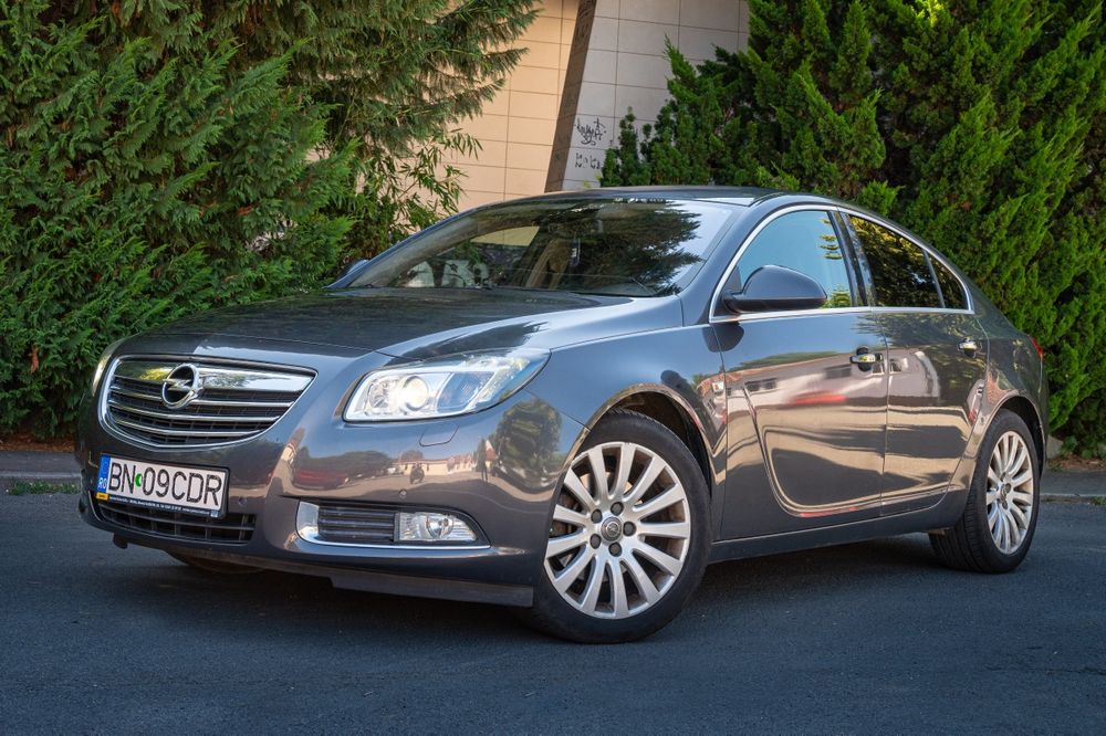 Opel Insignia Hatchback 2.0 Turbo 220 CP