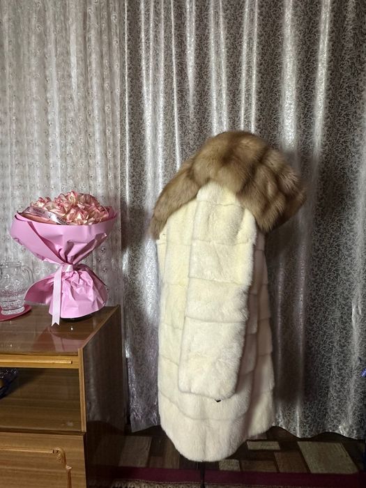 Эксклюзивные норковые шубы из дорогого меха  норки с отделкой из Собол