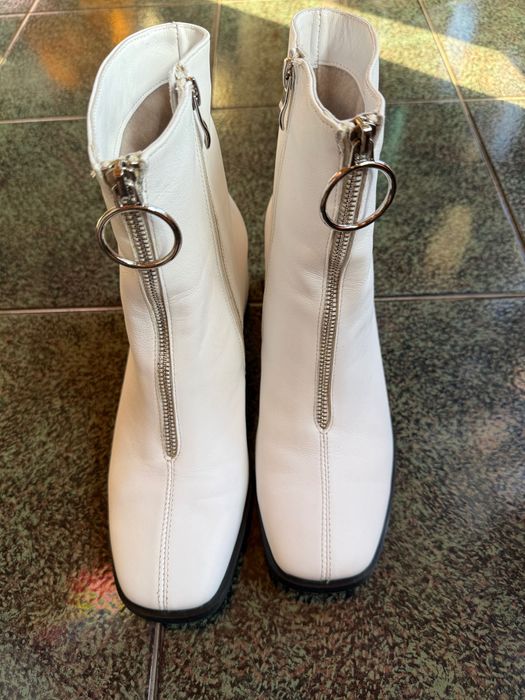 Дамски бели боти от естествена кожа