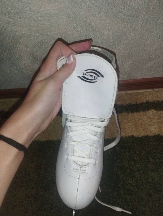 Продаю коньки новые  уральск