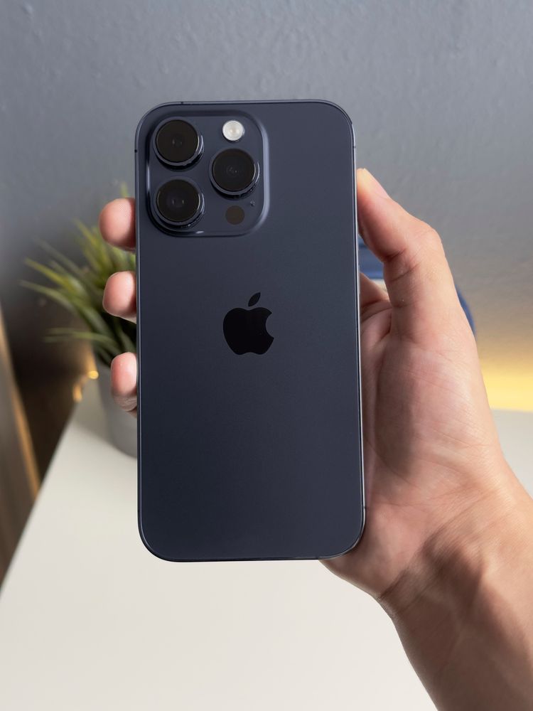 Продам iphone 15 pro max 256 gb