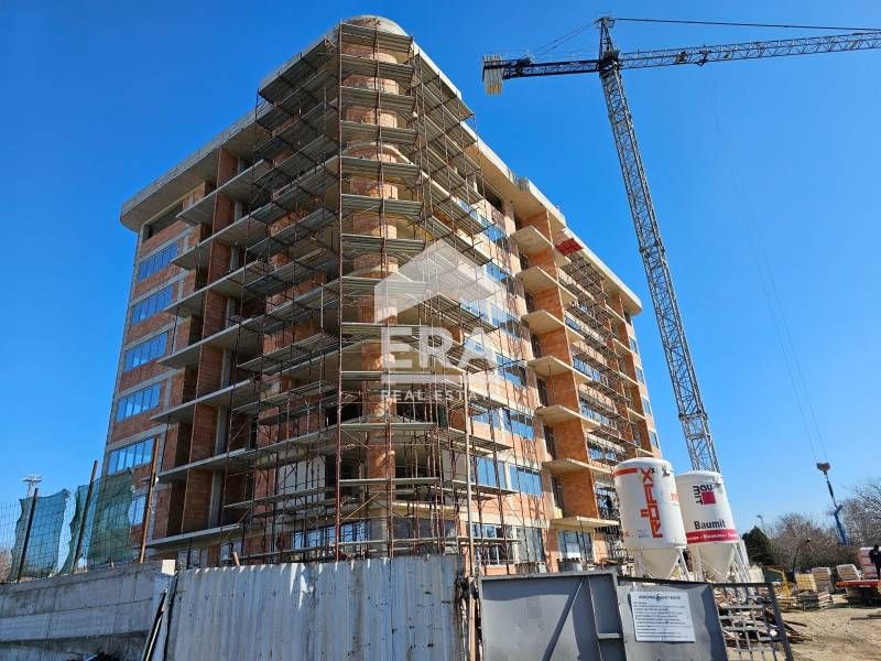 Голям офис за продажба, тип Open space, в новострояща се бизнес сграда