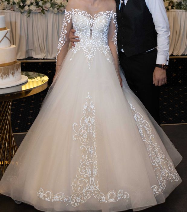 Vand rochita de mireasa