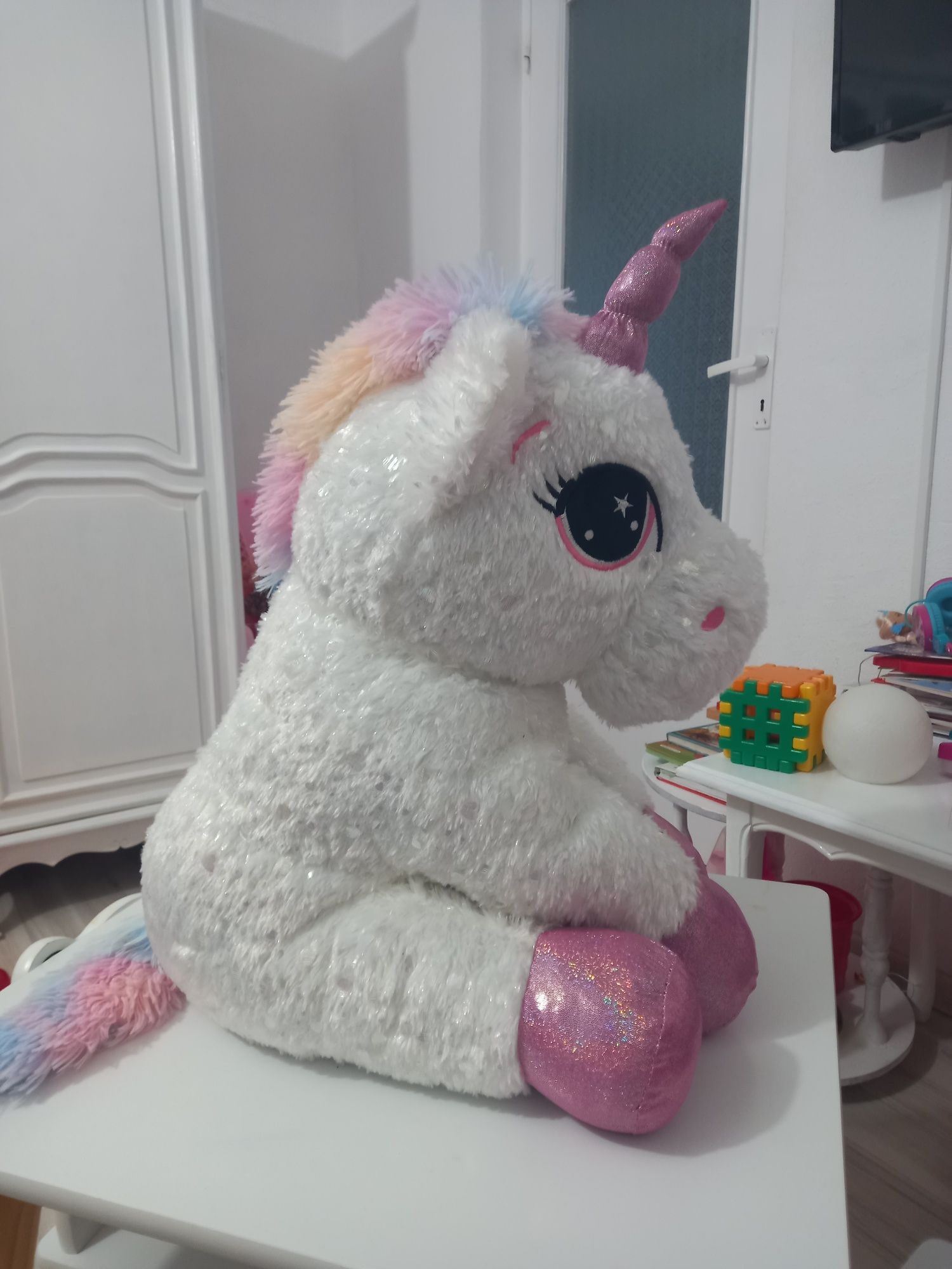 Plus unicorn nou