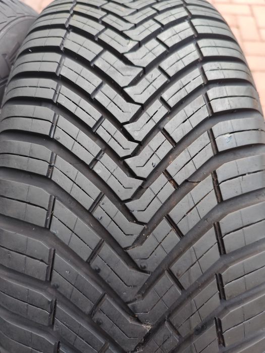 2 anvelope pentru toate sezoanele Continental 215-60-17