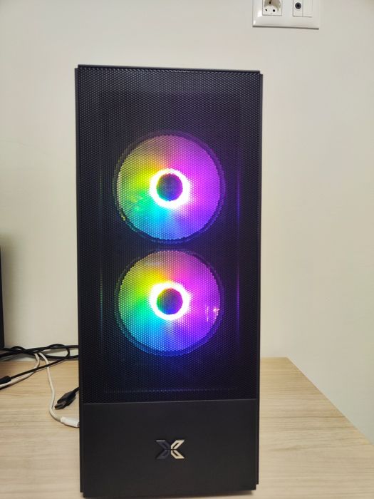 Геймърски компютър с RX 5700 – Перфектен за игри и работа!