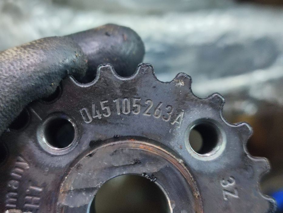 Pinion vibrochen 045105263A 2.0 tdi CBAB Volkswagen VW Tiguan 1 5N [2