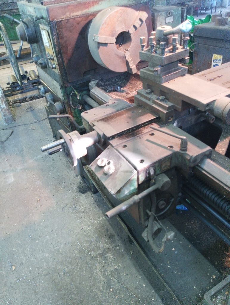 Vând strung 500 x 1000 cu afisaj