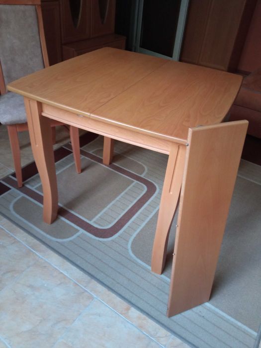 Разтегателна трапезна маса