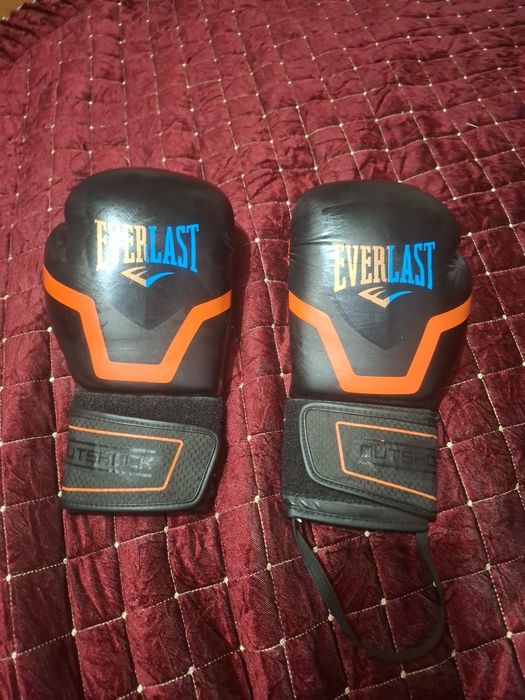 Боксерские перчатки
