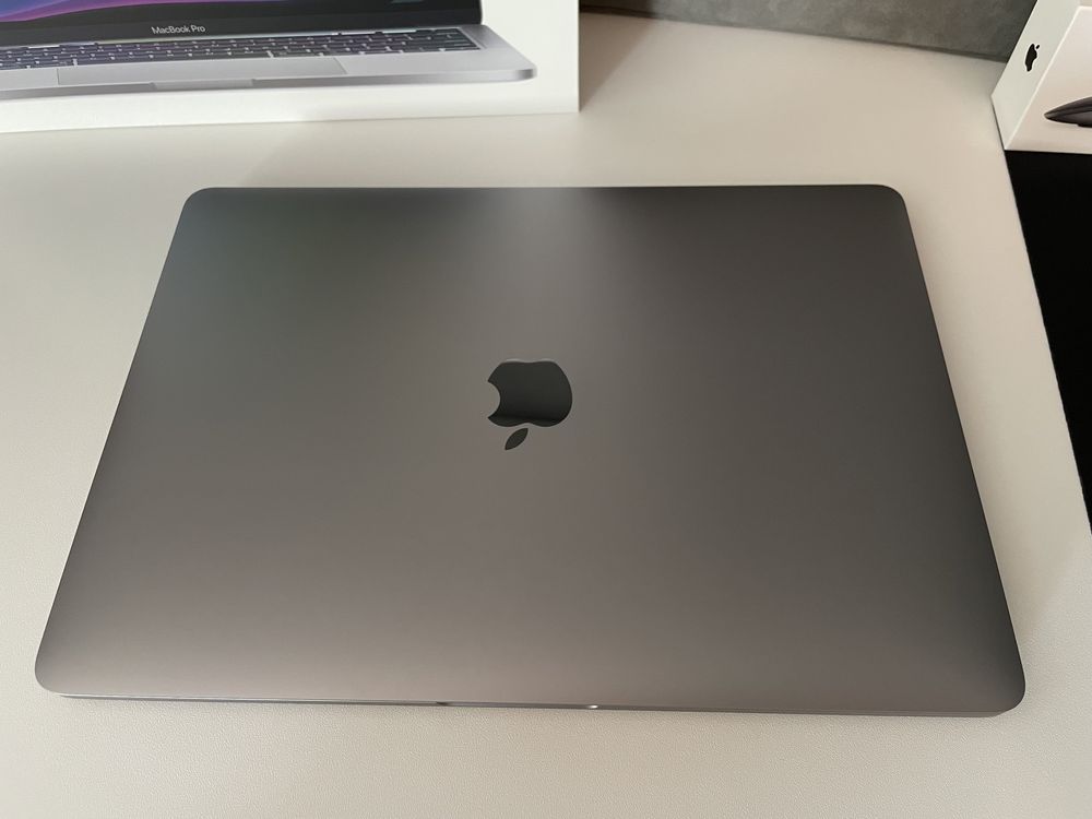 MacBook Pro 13.3 Space Grey 256GB Touch Bar