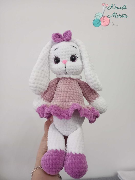 Плюшено ръчно изплетено зайче