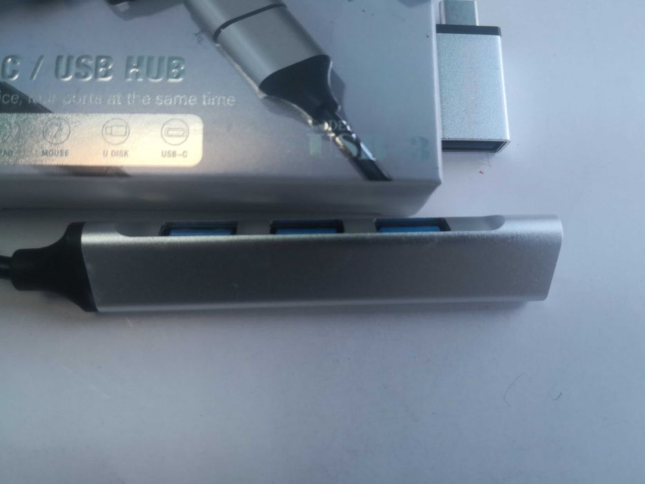 Hub 4-in-1 cu usb 3.0 si adaptor tip c