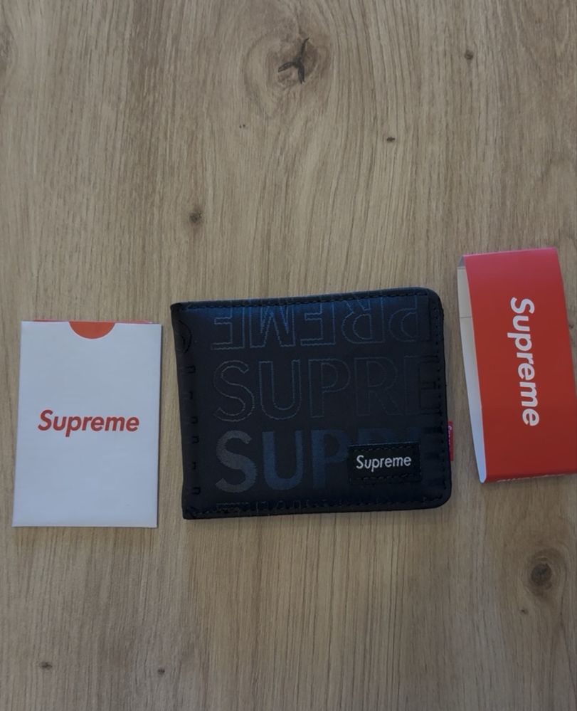 Supreme wallet - Портфейл