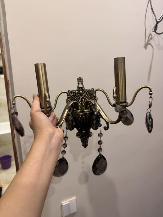 СРОЧНО! Продается 4 люстры+ подарок 1 бра в отличном состоянии.