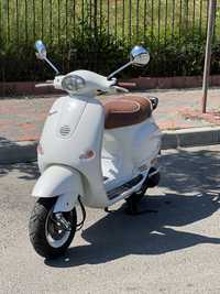 Piaggio Vespa ET4 150 (se poate conduce cu A2 sau A)