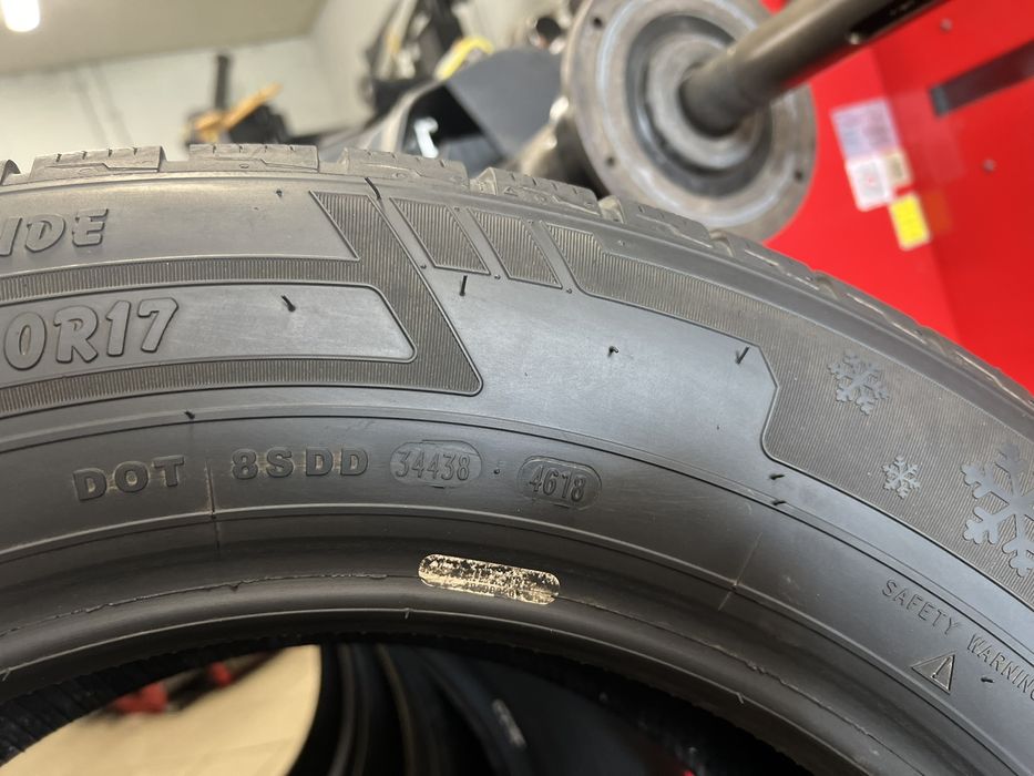 Зимни гуми 235/60 R17 Petlas