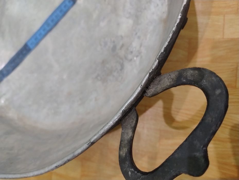 Менче и съд за варене на лютеница