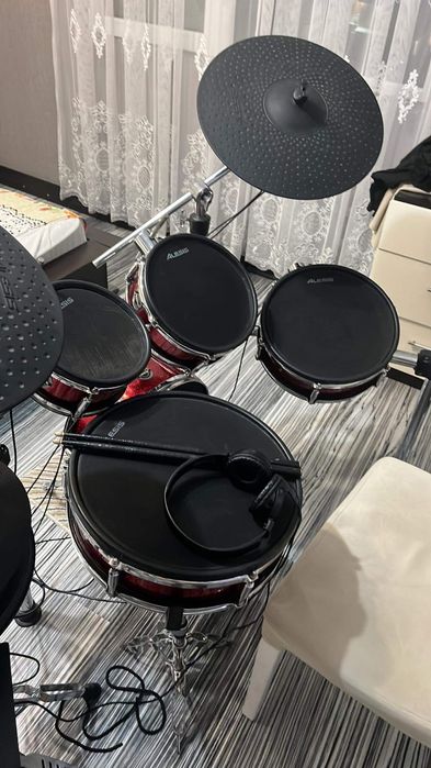 Продават се електрони барабани ALESIS цена 2700