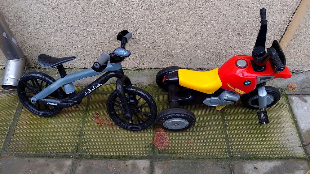 Тротинетка , велосипеди .