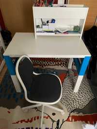 Birou copii IKEA (PAHL) alb-albastru si etajera.  STARE: impecabila