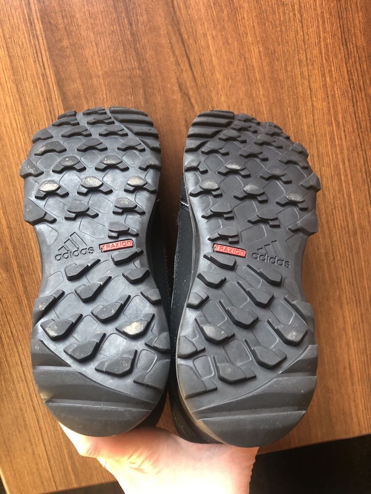 Adidas боти 37,5