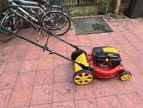 Masina de cosit iarba WolfGarden pe benzina cu tractiune