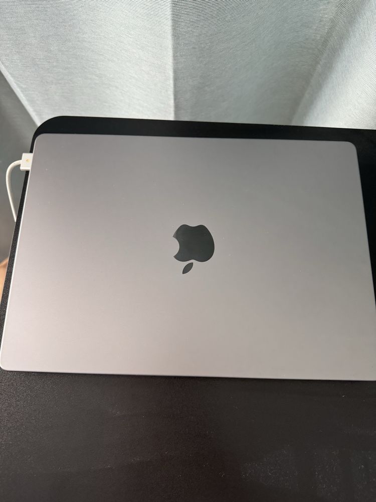 Macbook Pro 14 M2 Pro/16GB/512