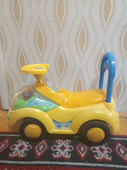 Кола детска за бутане с крачета