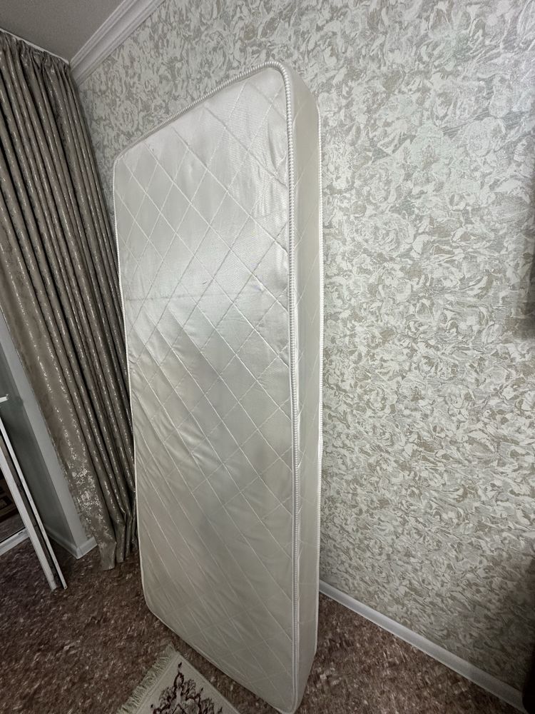 Продам матрас в хорошем состоянии