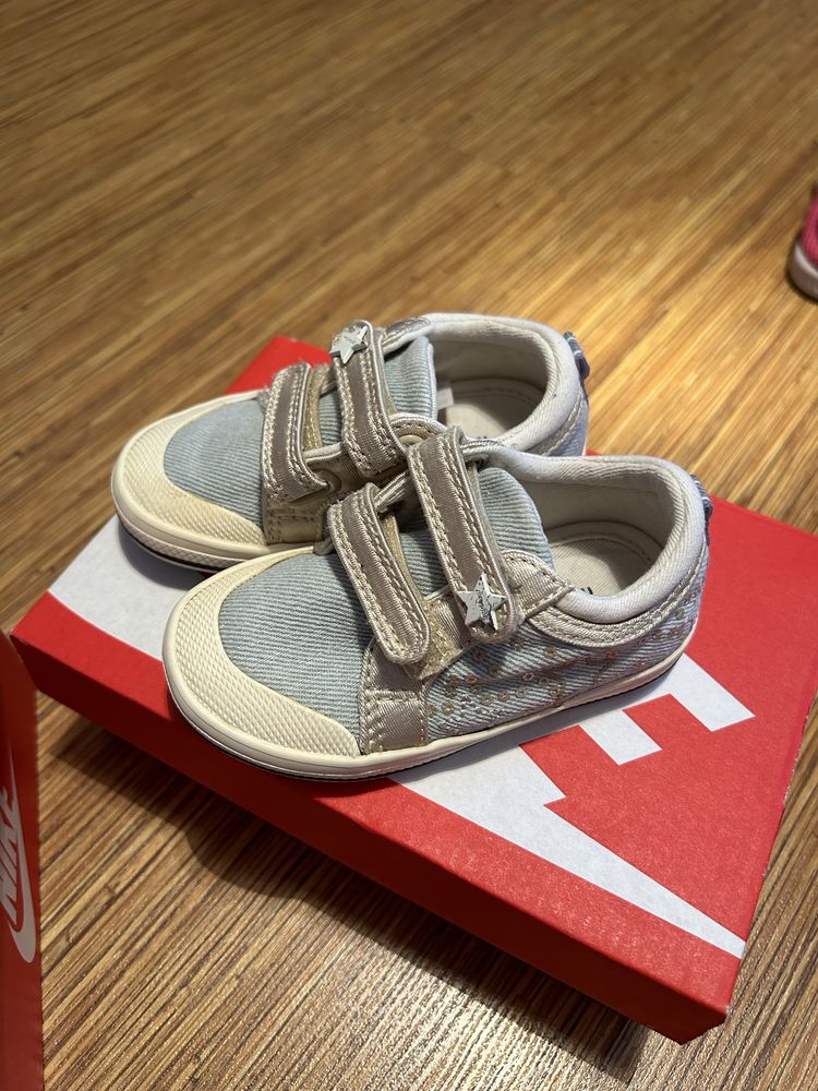 Запазени детски обувки! Nike u Mayoral!