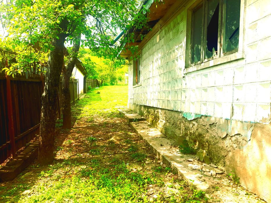 Vând casă bătrânească