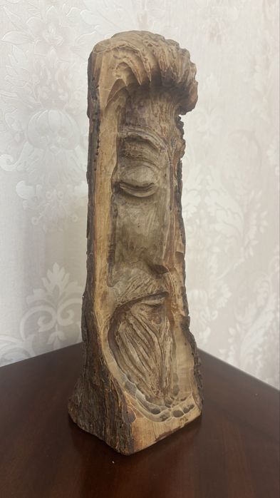 Vând sculpturi din lemn.