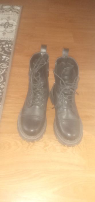 Зимняя женская обувь б/у