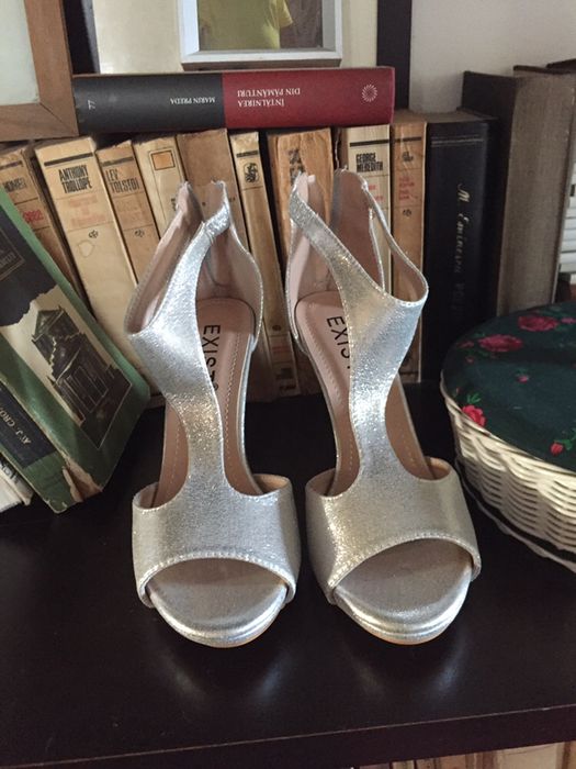 Sandale argintii noi nr 37