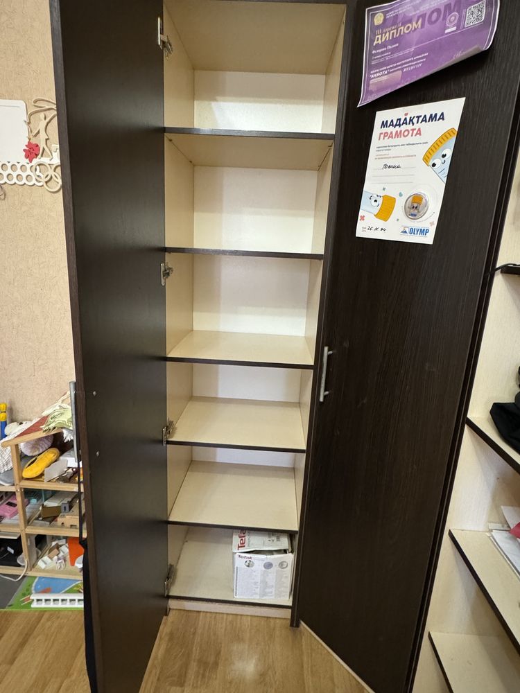 Продается шкаф угловой с комодом