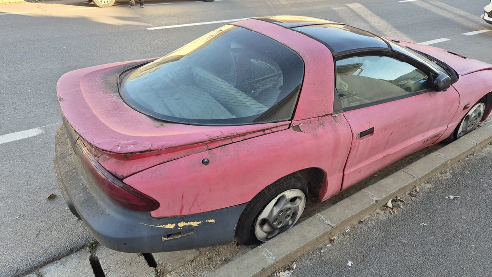 Dezmembrez Ponttiac Firebird