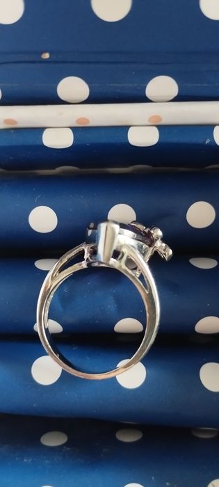 Сребърен пръстен с камък