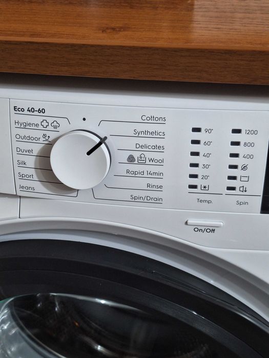 Почти нова пералня Electrolux