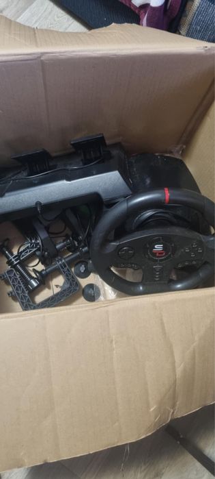 Ps 4 cu 2 manete plus 5 jocuri si volan cu pedale