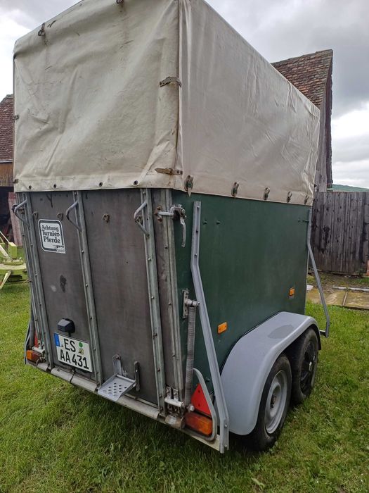 Vand remorca de animale