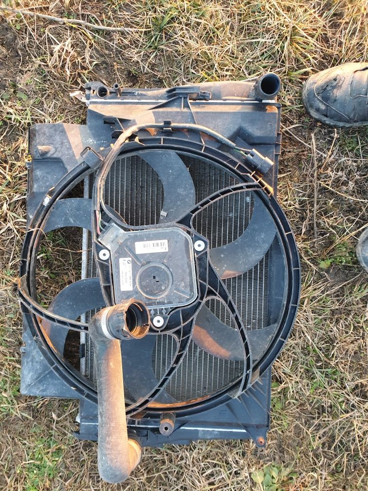 Ventilator radiator BMW X1
