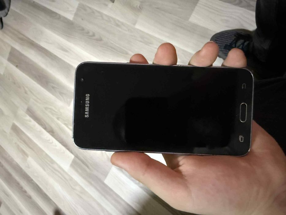Vand telefon Samsung j3 6
