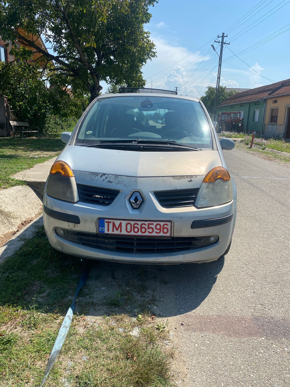 Vând bara faruri capota renault modus