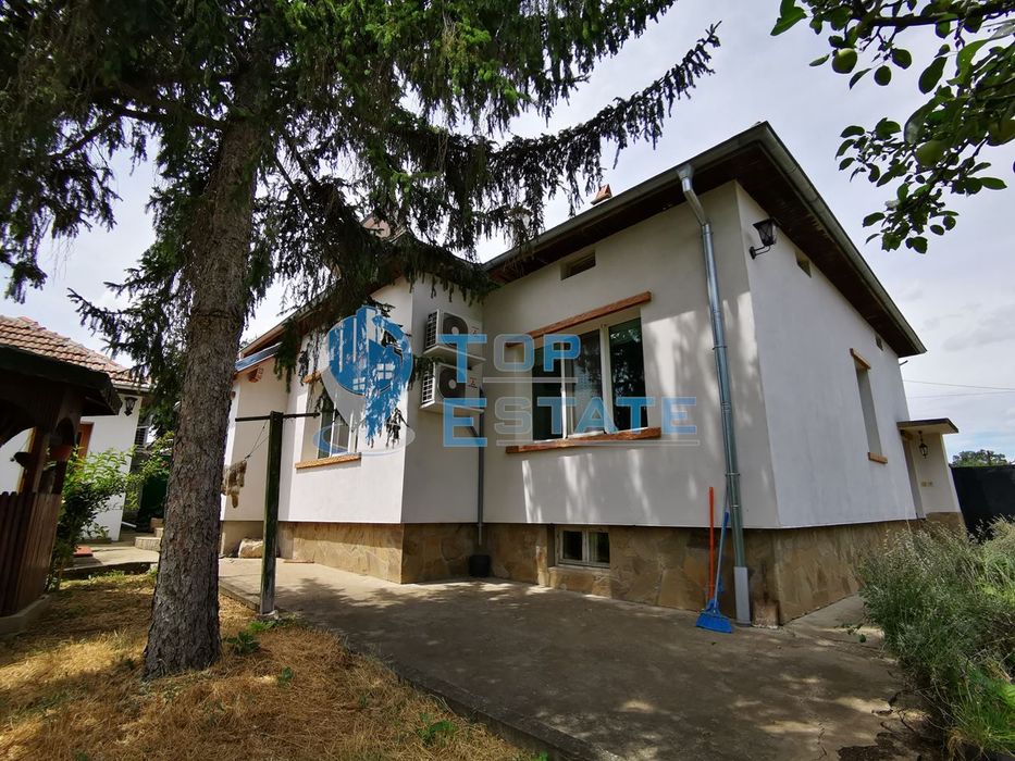 Тухлена къща напълно обзаведена след основен ремонт в село Поликраище