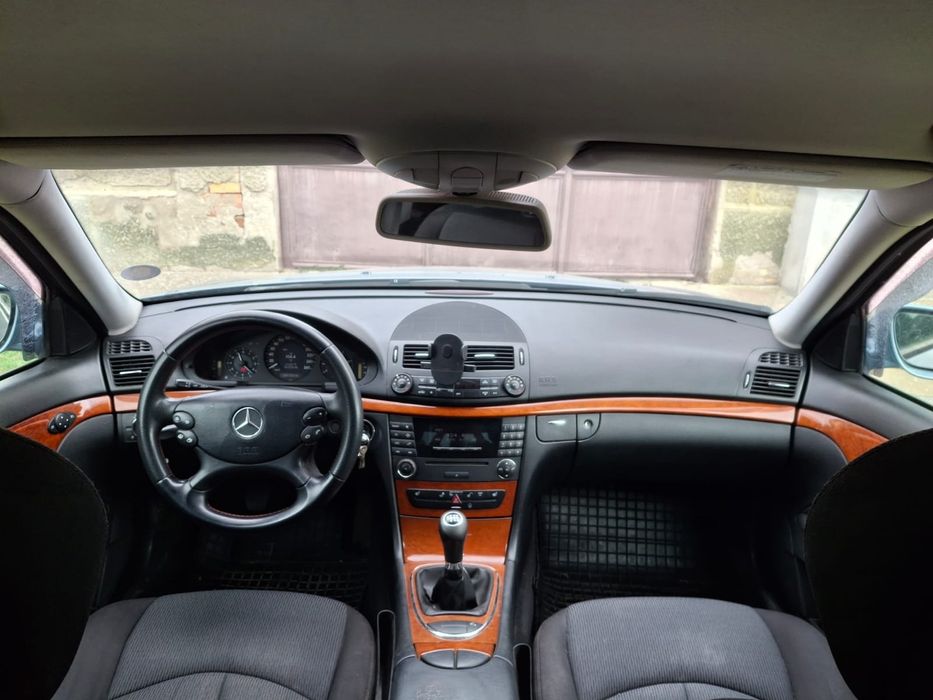 Vând E Class 2,2 CDI 2007 facelift cutie manuală.