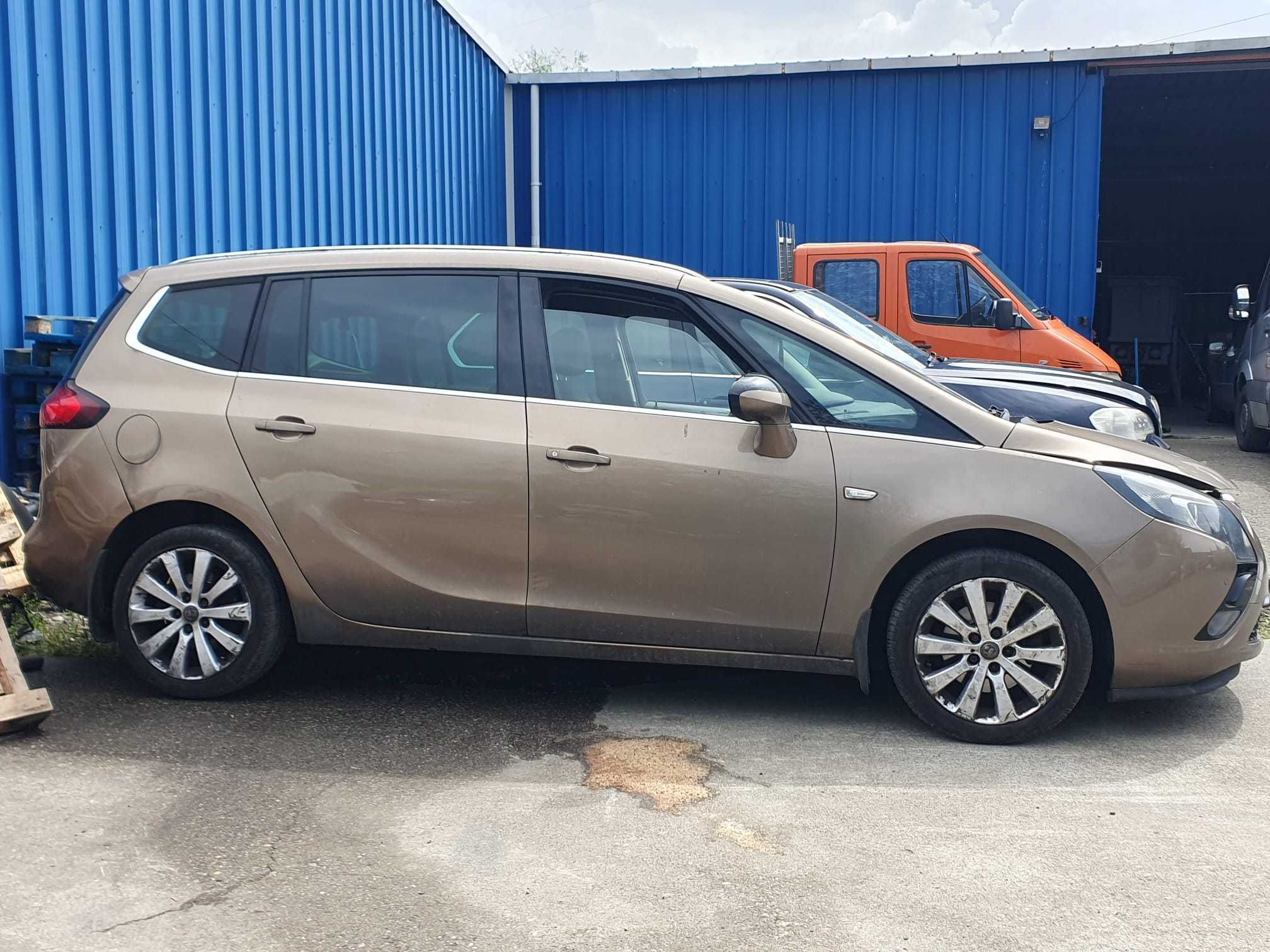 Dezmembrez Opel Zafira C Tourer 2.0 CDTI 2013