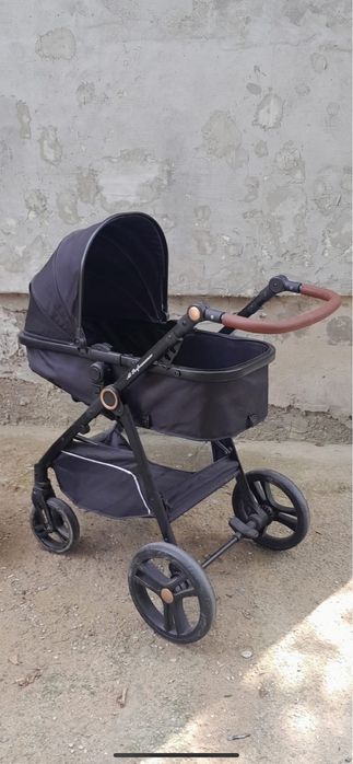 Vand carucior in stare buna